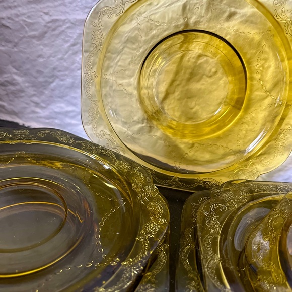 Dainty Vintage Plate Set Amber - Picture 2 of 3